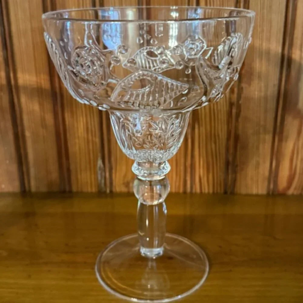 Set of 4 Plastic Goblet Stemware Wine Glasses Seashell Motif Design